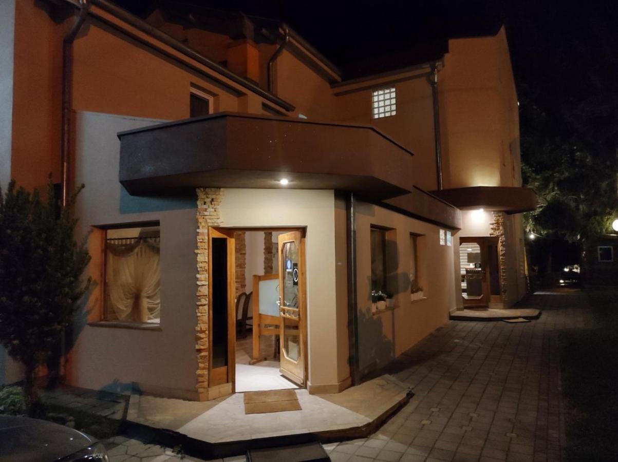 Garni Hotel Vir Vrnjačka Banja Exterior foto